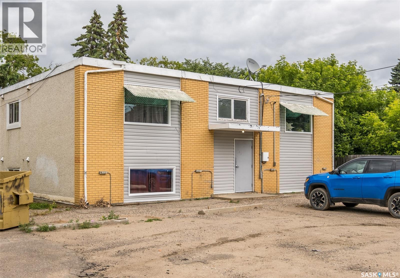 419 9th Street E Property Photo 2