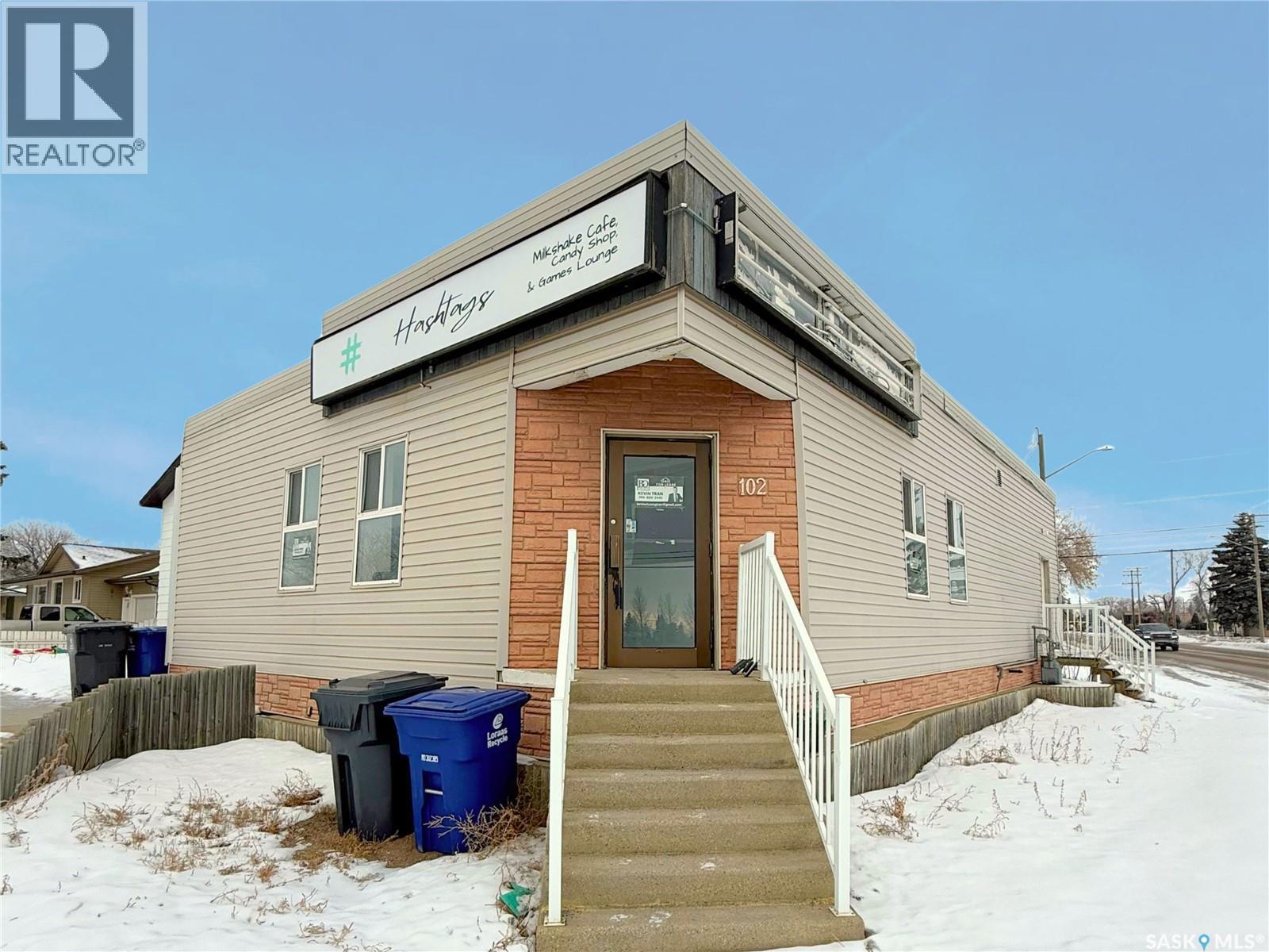 102 North Railway Street W Property Photo 1