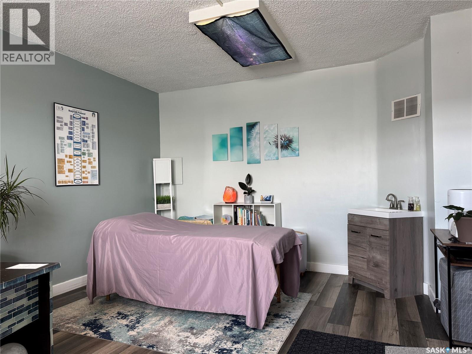 222 Bosworth Street Property Photo 24