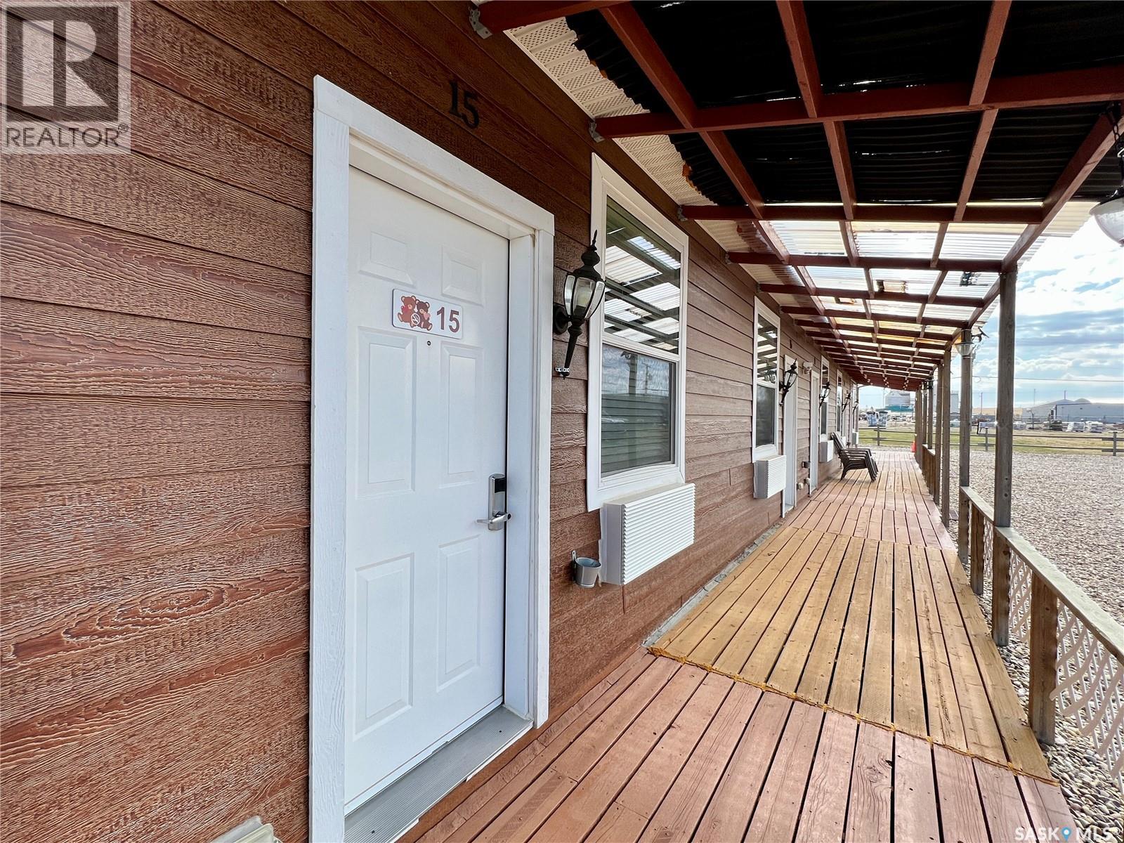 554 5th Avenue W Property Photo 4