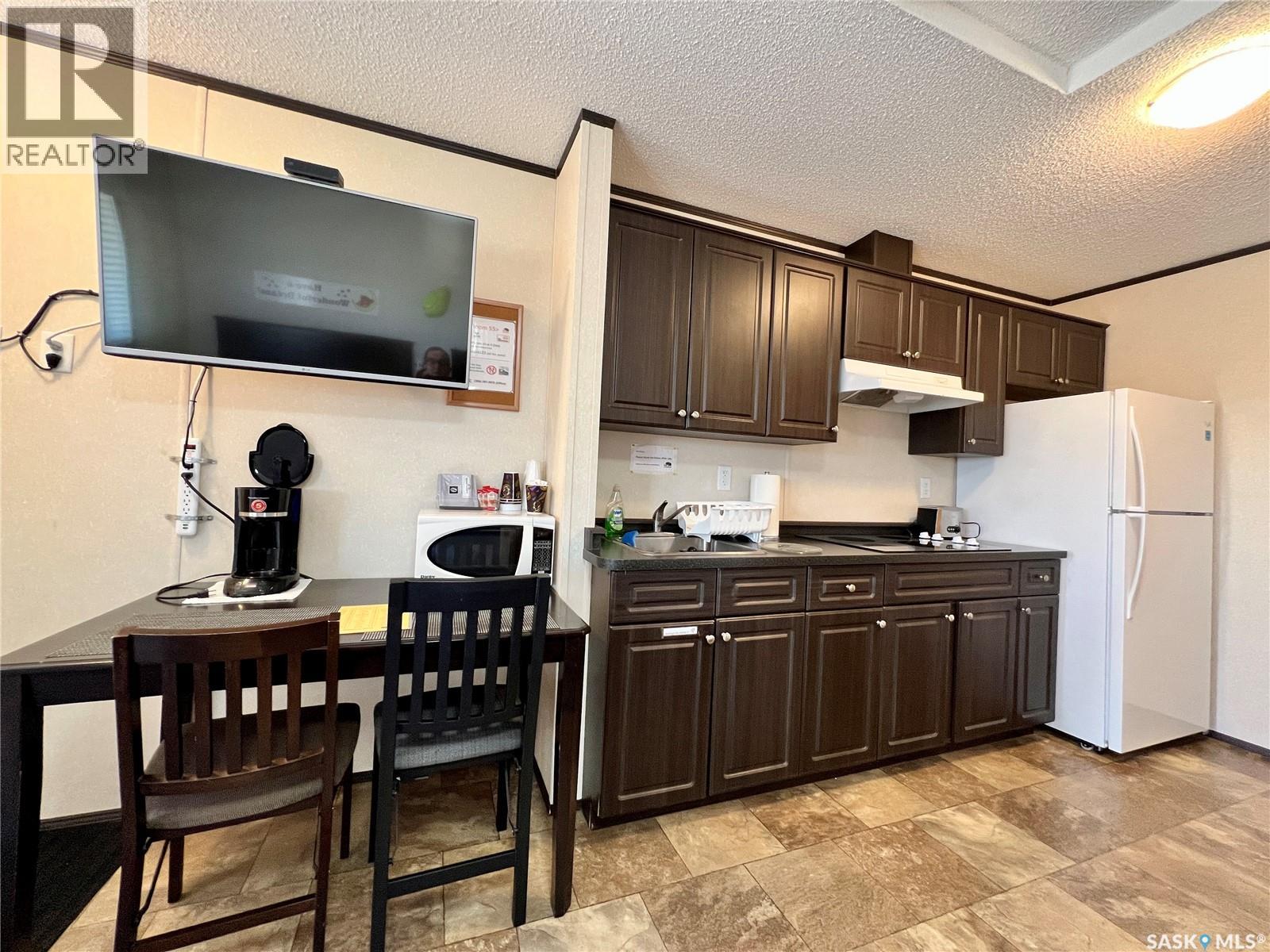 554 5th Avenue W Property Photo 6