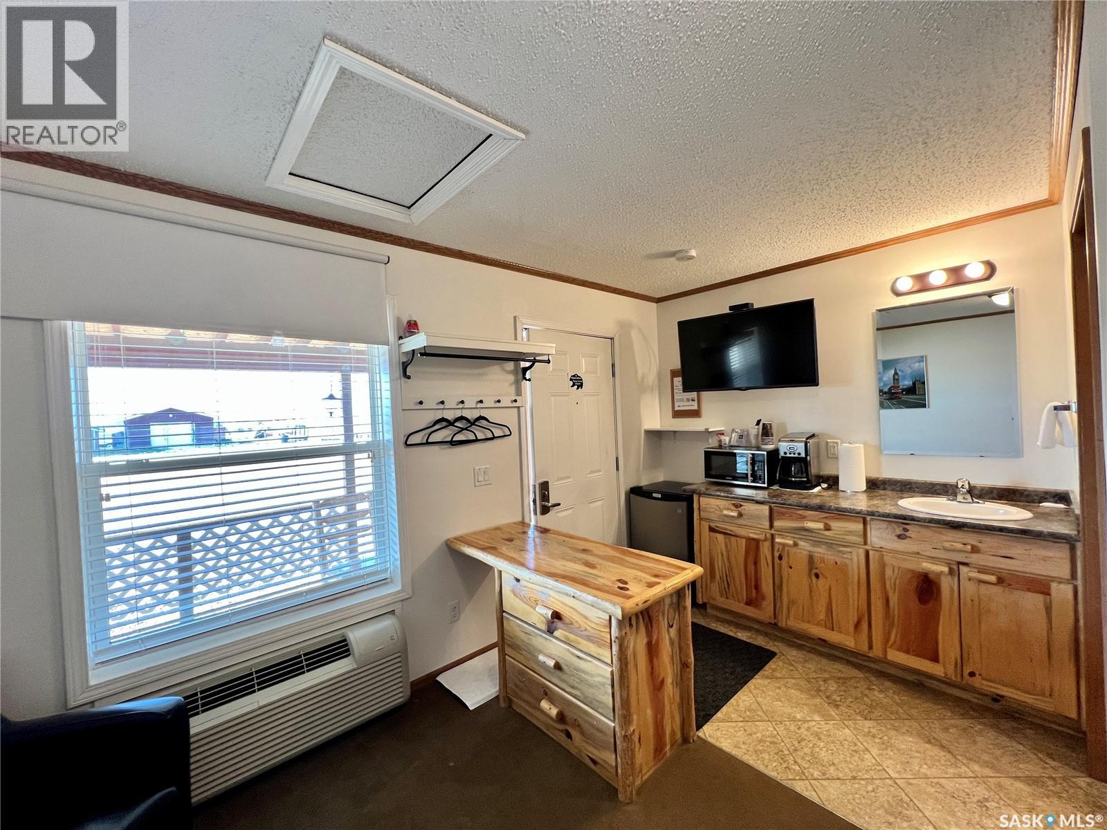 554 5th Avenue W Property Photo 9