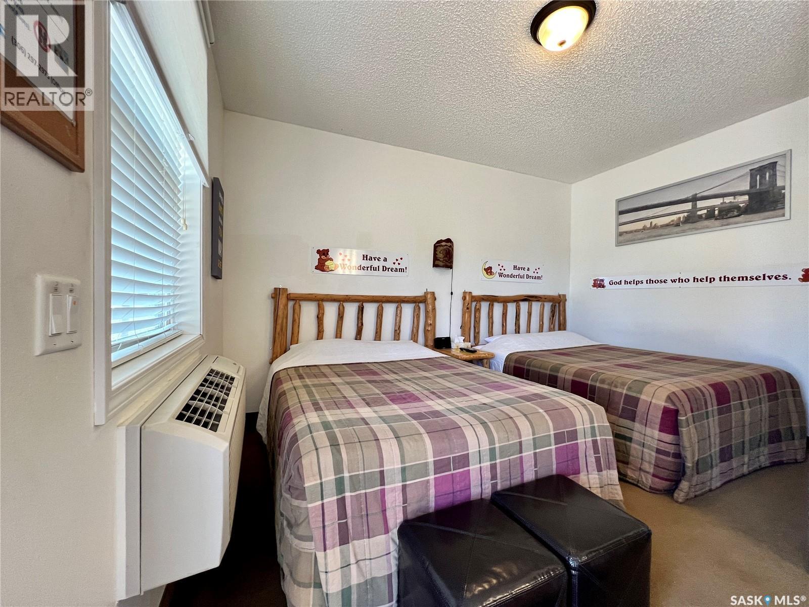 554 5th Avenue W Property Photo 11