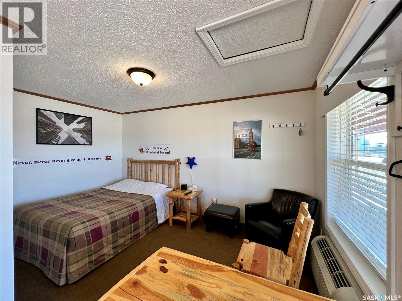 554 5th Avenue W Property Photo 17