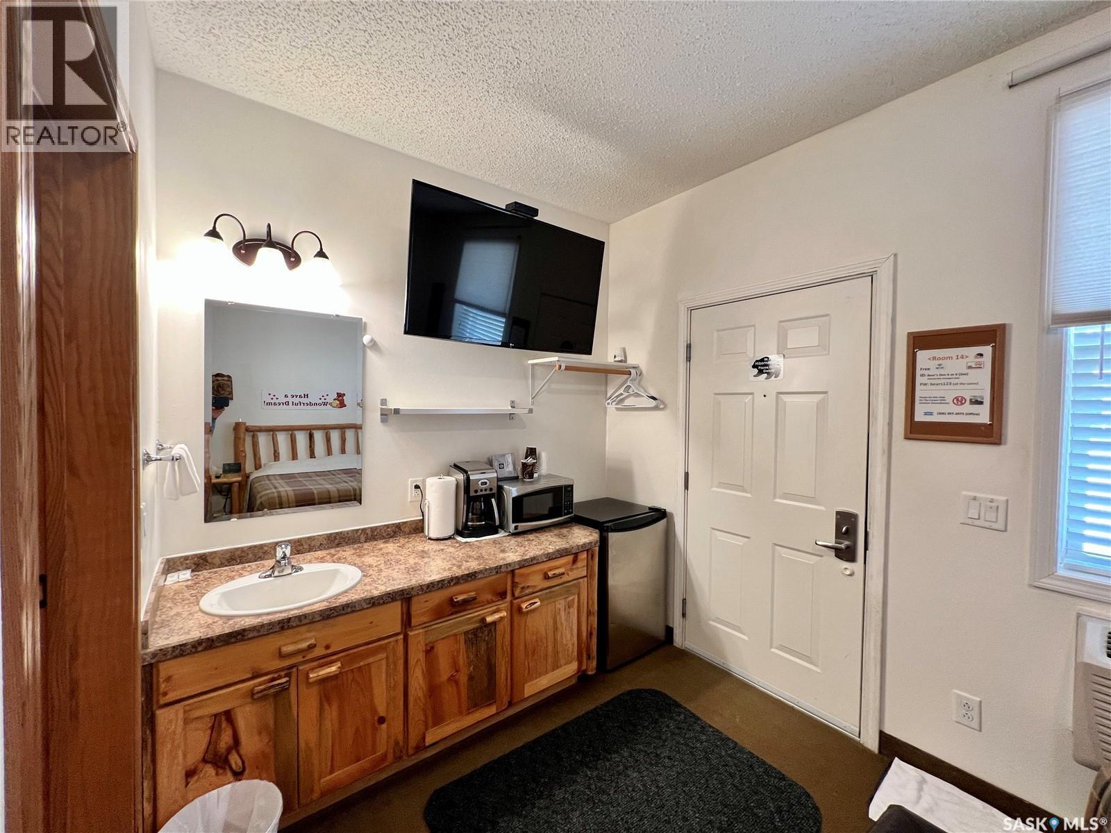 554 5th Avenue W Property Photo 18