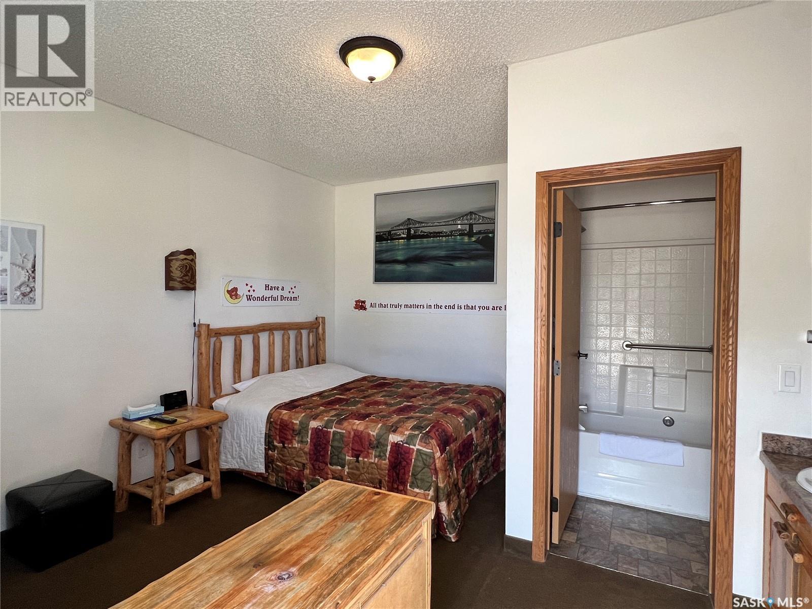 554 5th Avenue W Property Photo 23