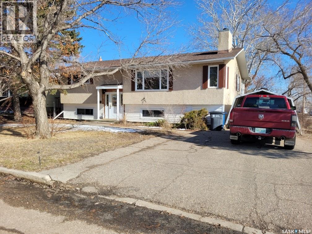 529 6th Avenue E Property Photo 1
