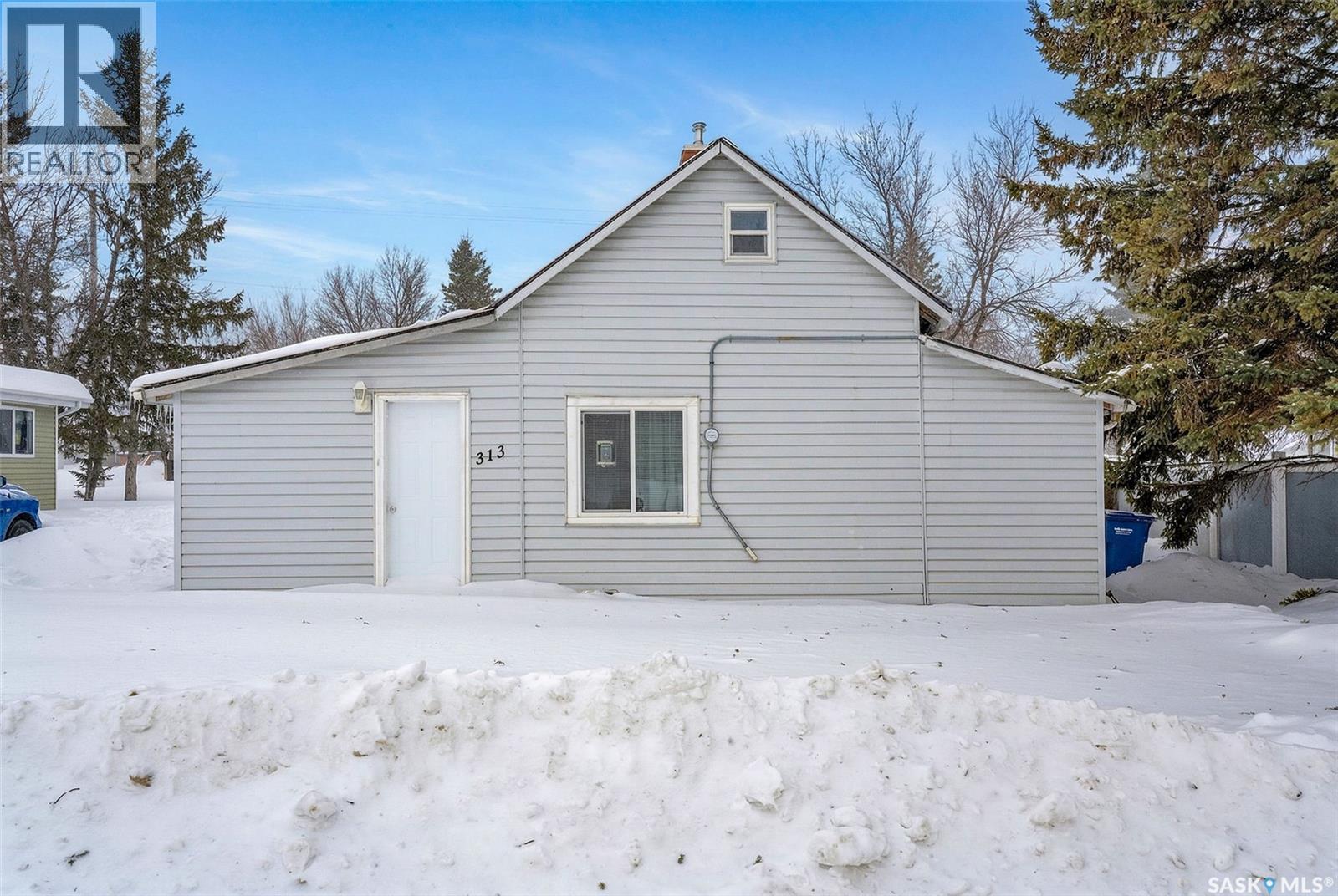 313 Burns Avenue W Property Photo 1
