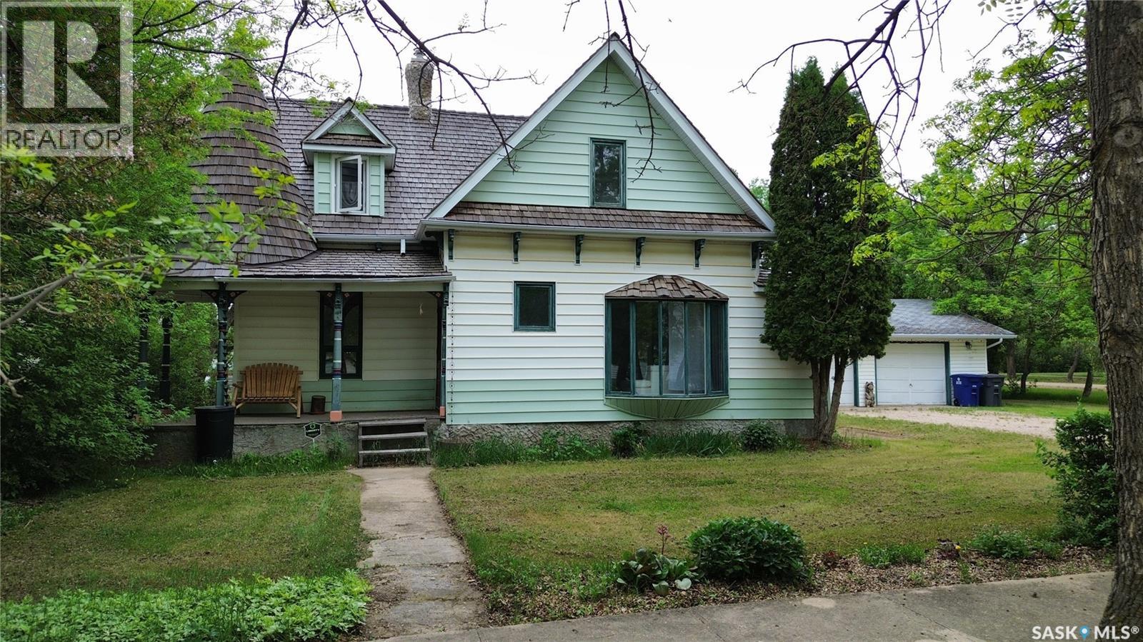 107 3rd AVENUE E Property Photo 1
