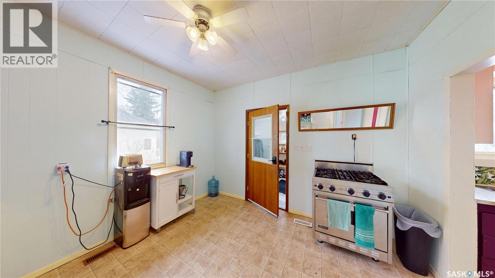 107 3rd Avenue E Property Photo 3