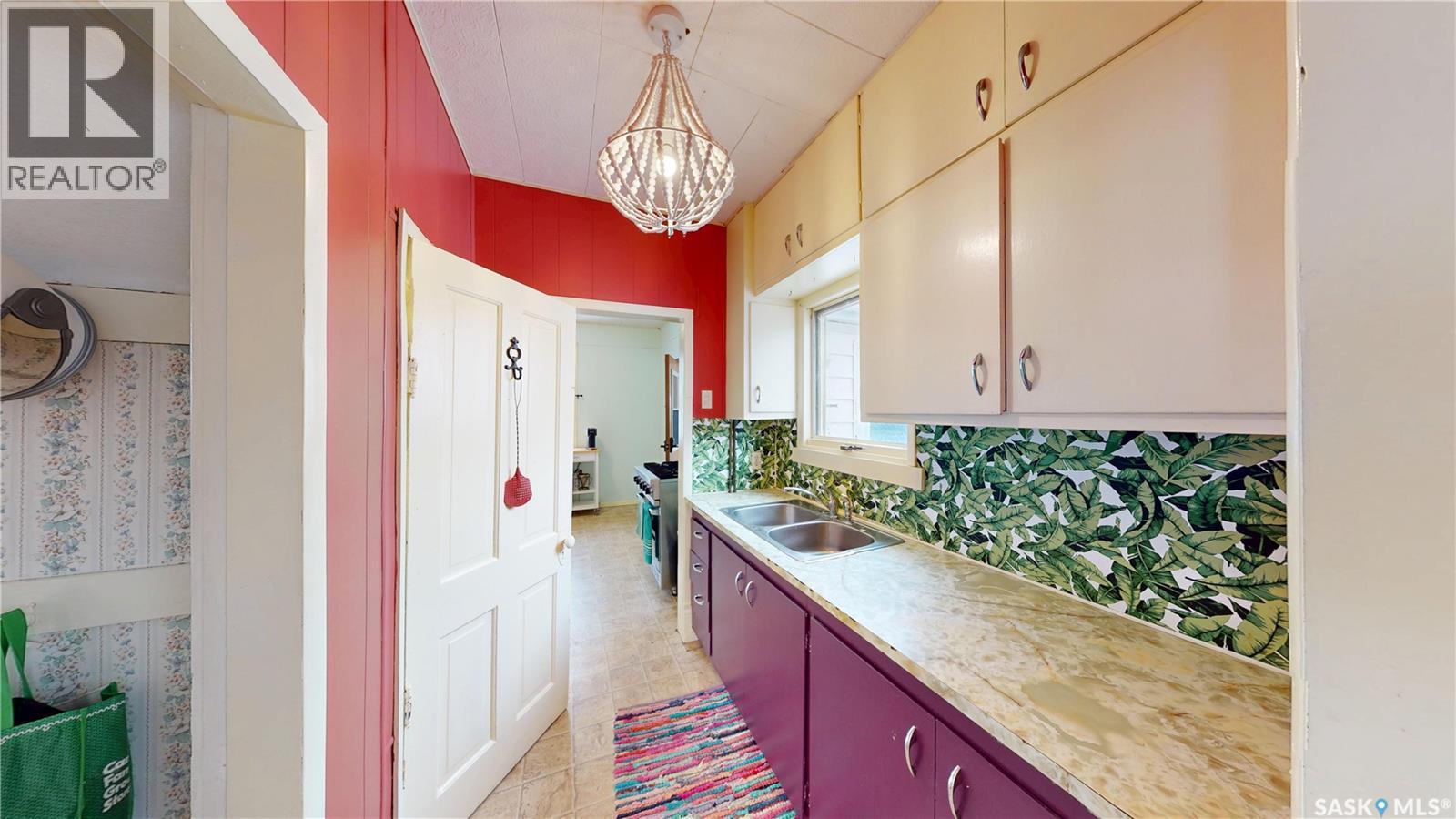 107 3rd Avenue E Property Photo 5