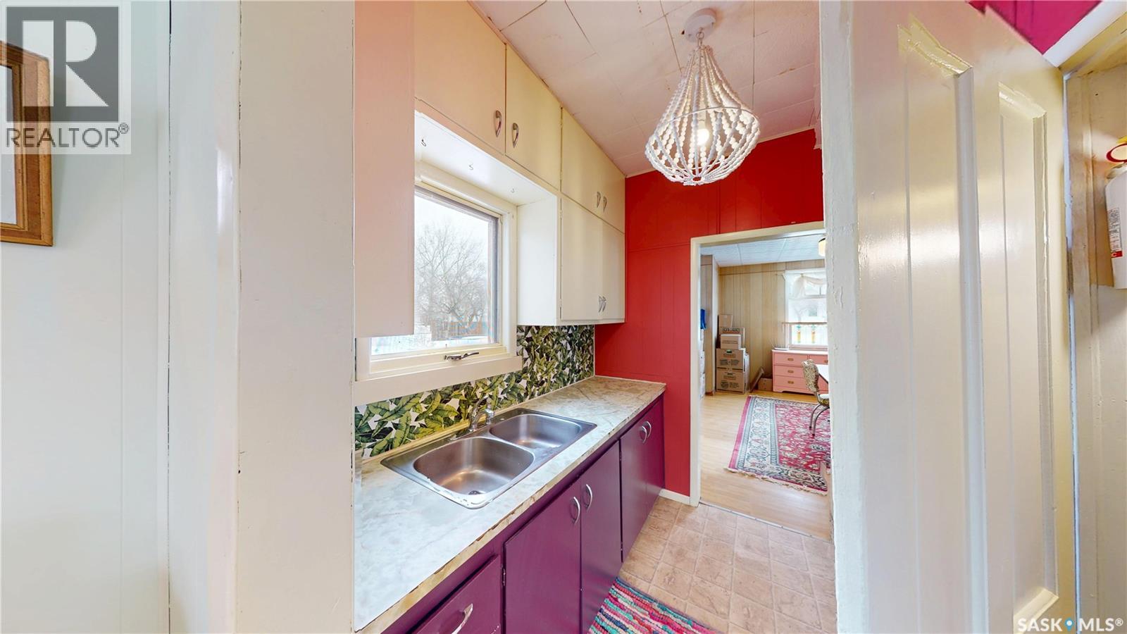 107 3rd Avenue E Property Photo 6
