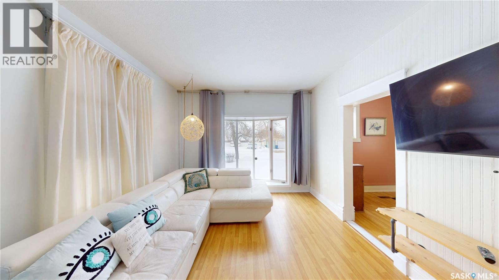 107 3rd Avenue E Property Photo 10