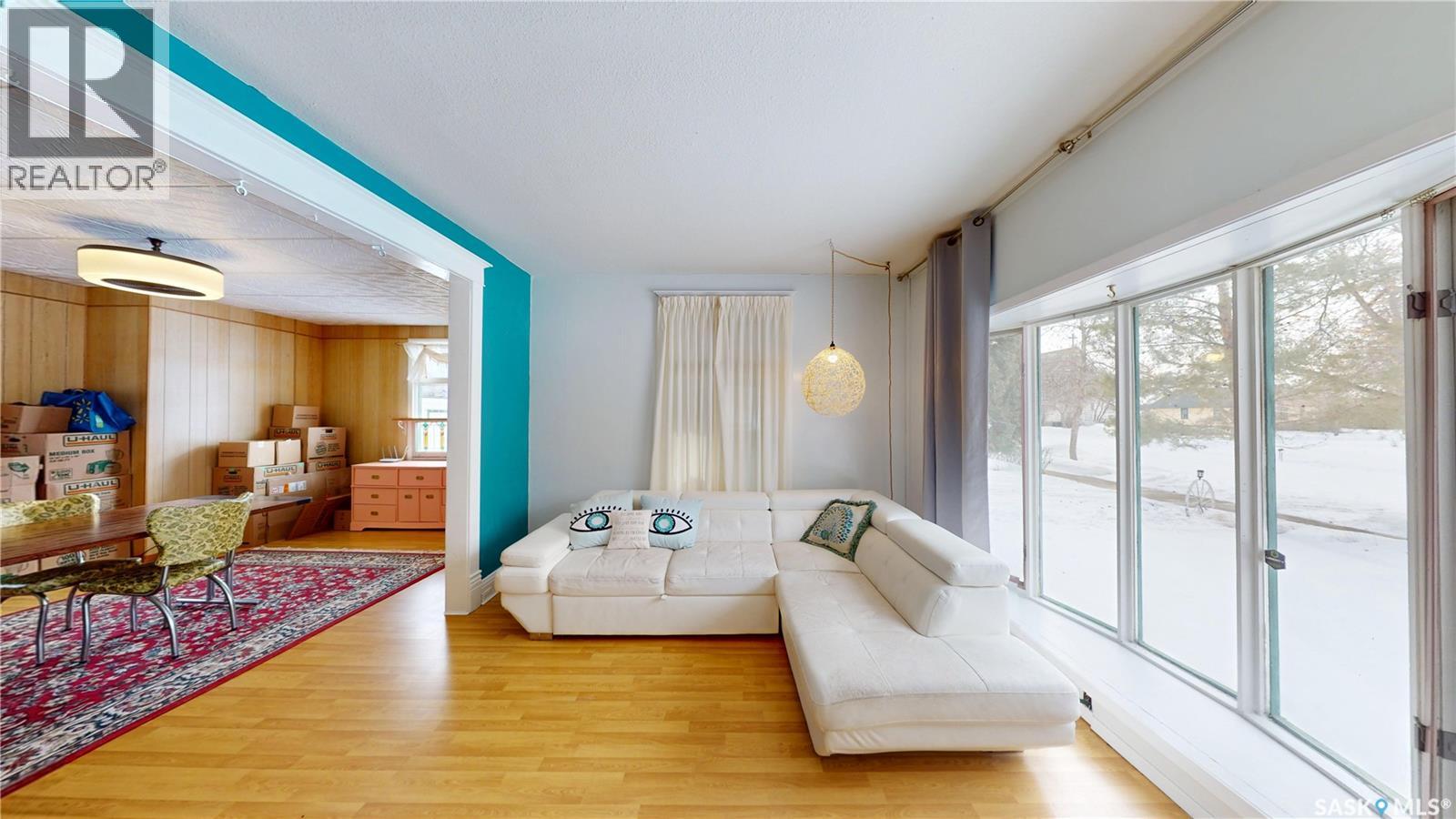 107 3rd Avenue E Property Photo 11