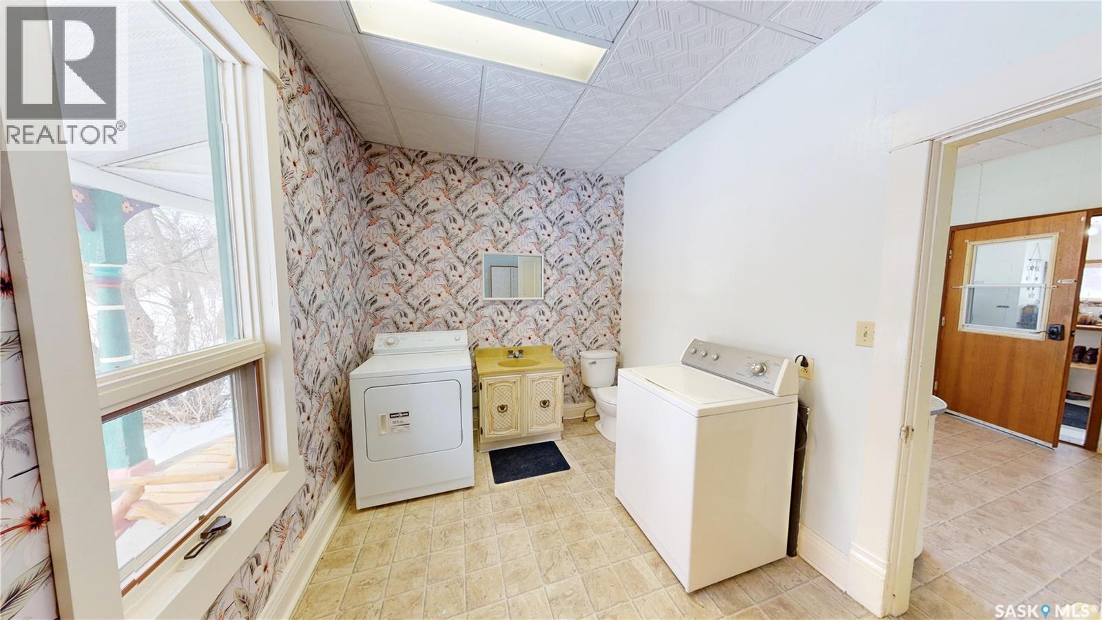 107 3rd Avenue E Property Photo 12