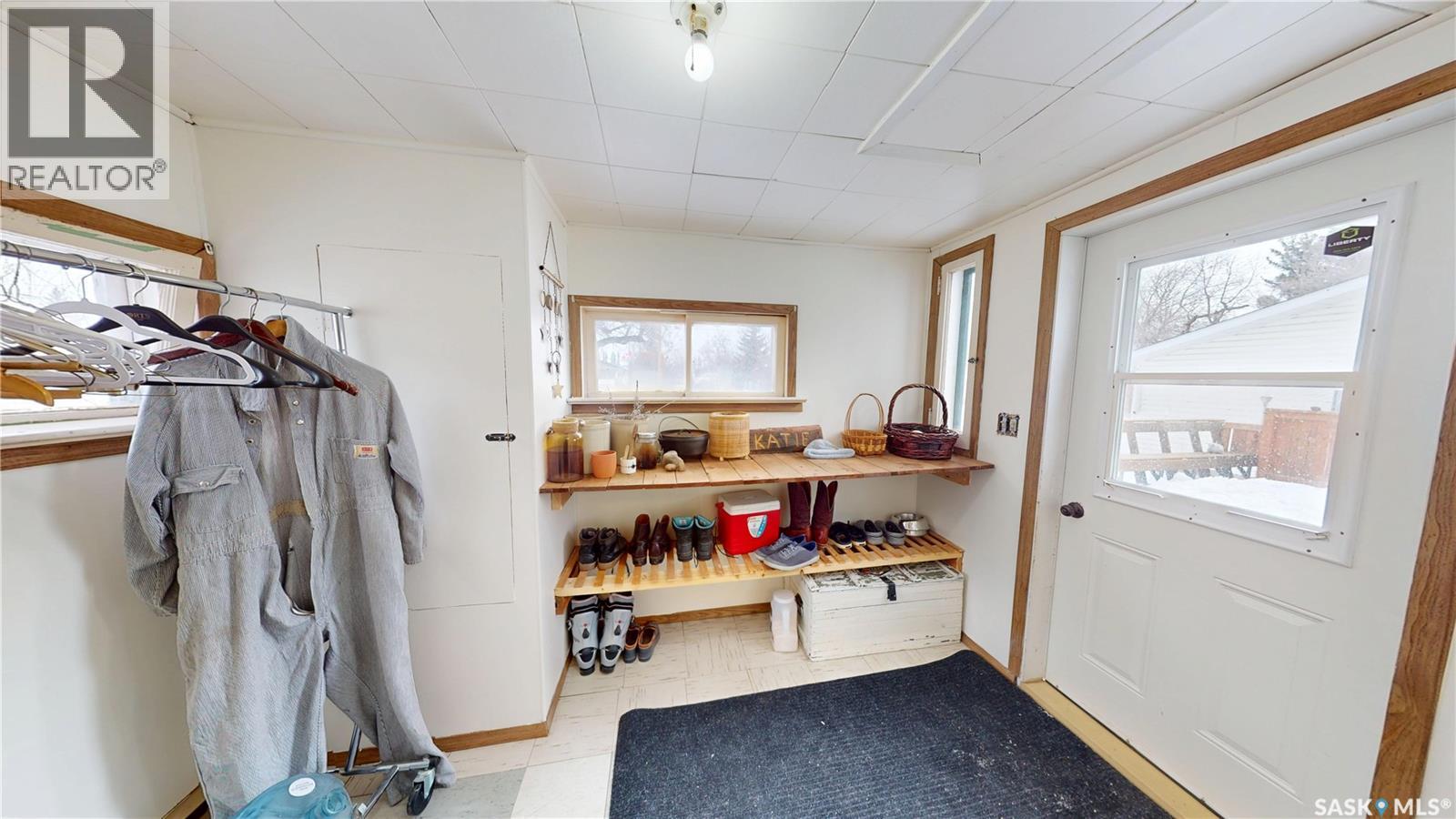 107 3rd Avenue E Property Photo 13