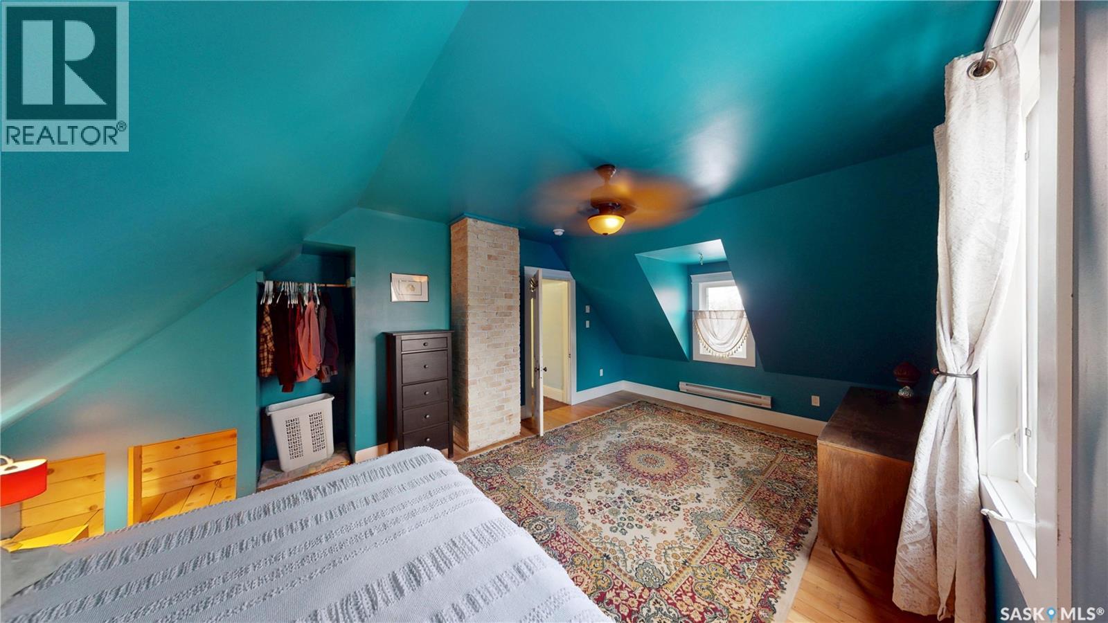 107 3rd Avenue E Property Photo 15
