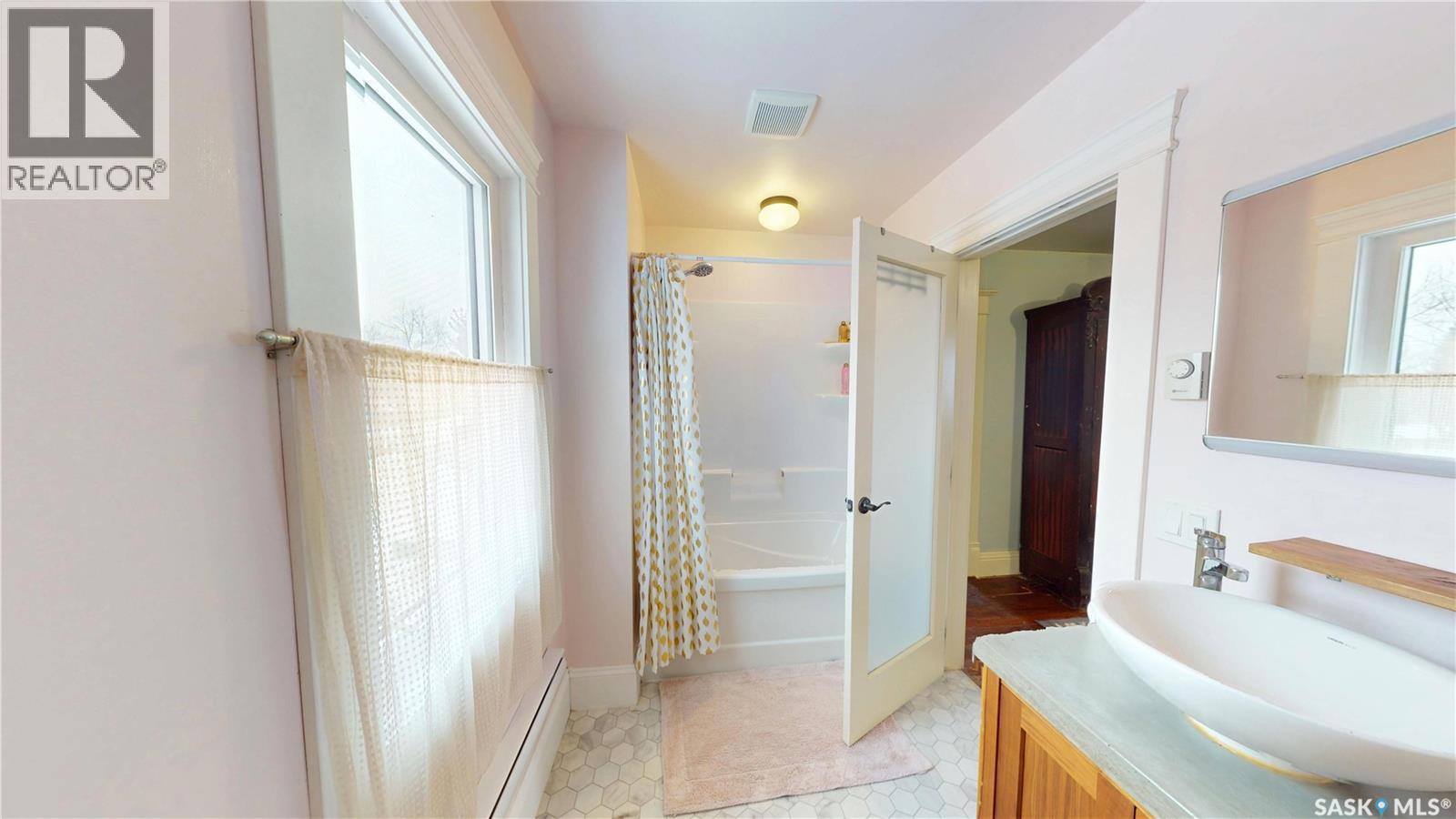 107 3rd Avenue E Property Photo 21