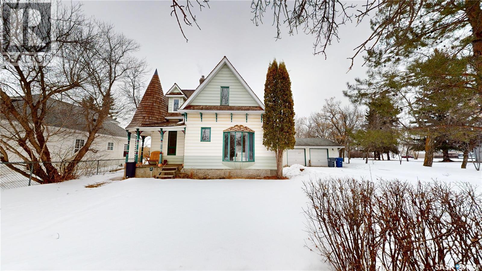 107 3rd Avenue E Property Photo 23
