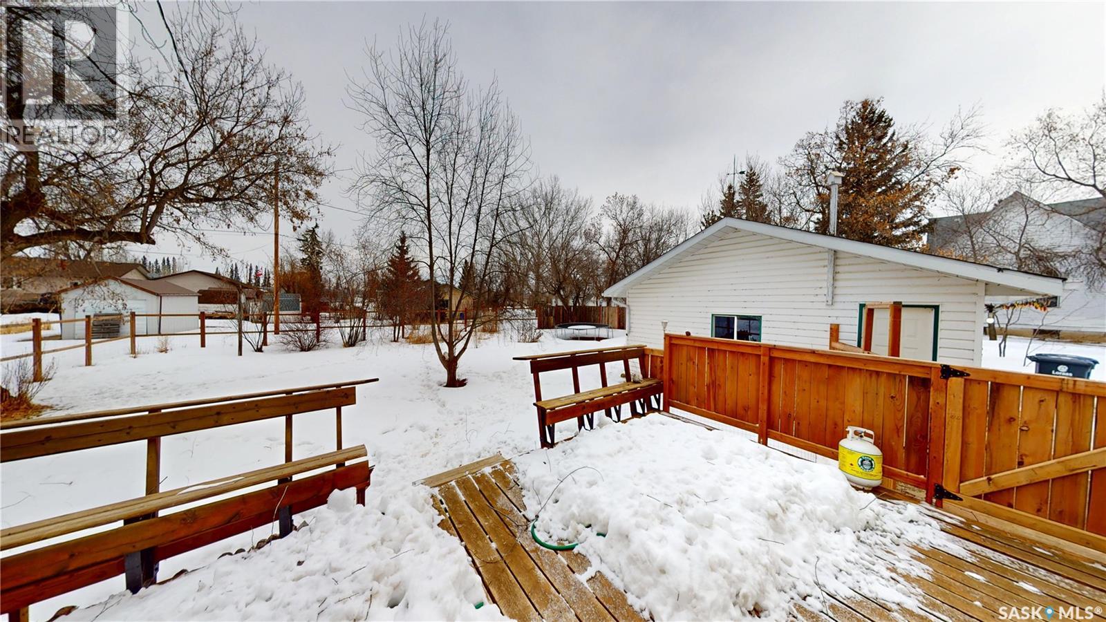 107 3rd Avenue E Property Photo 25