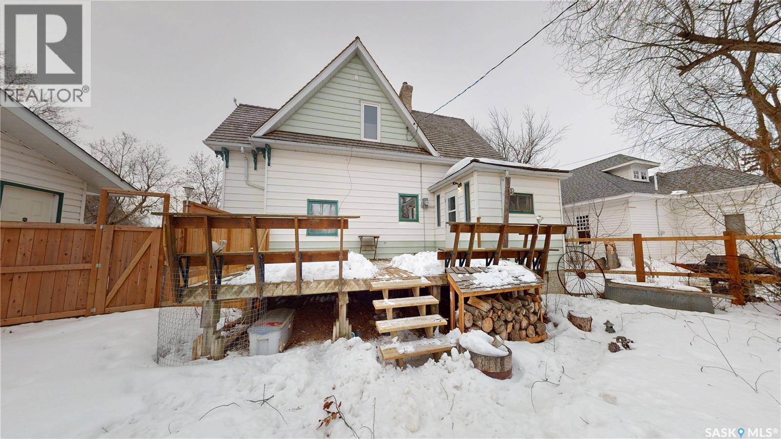 107 3rd Avenue E Property Photo 26