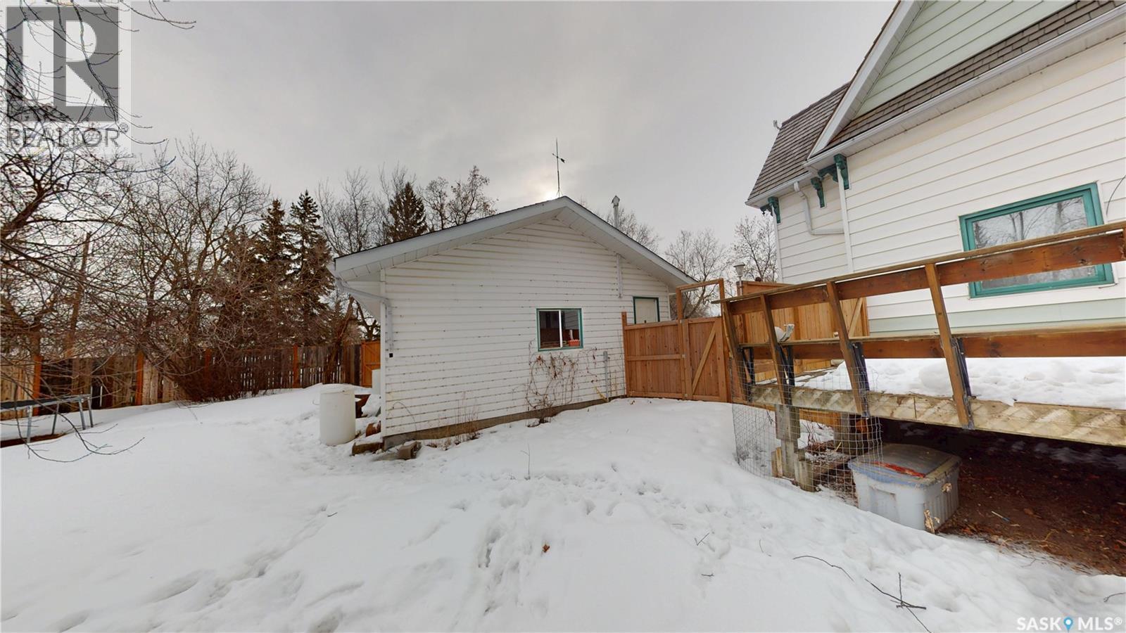 107 3rd Avenue E Property Photo 27