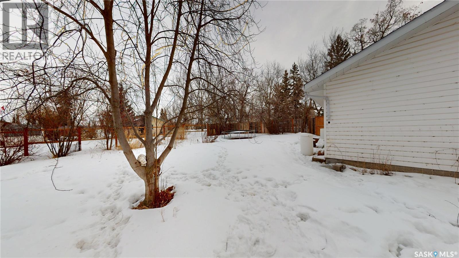 107 3rd Avenue E Property Photo 28