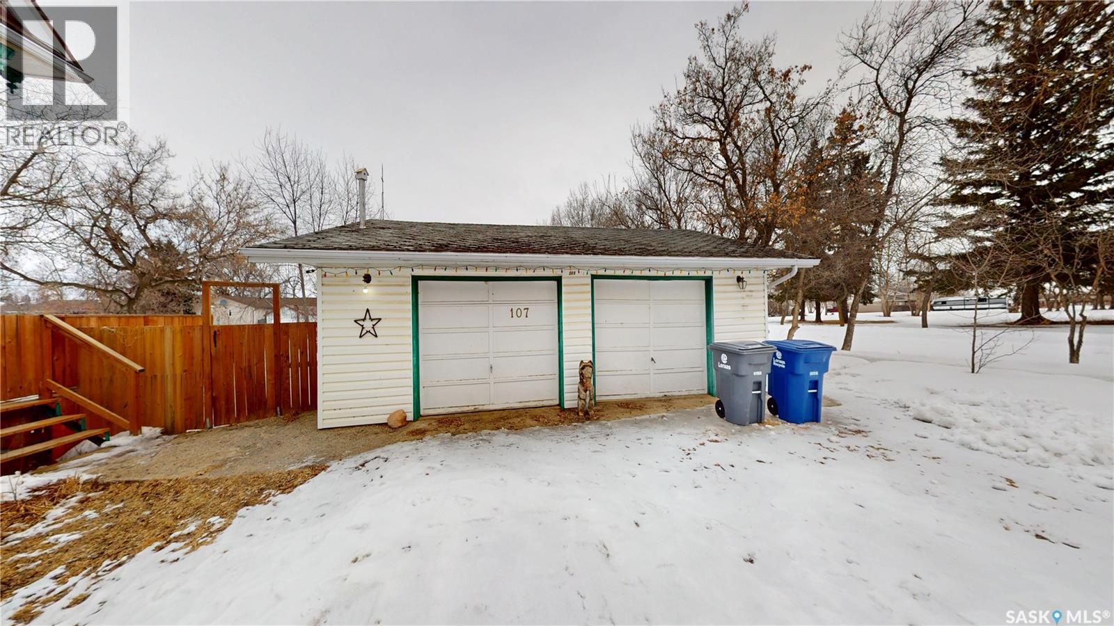 107 3rd Avenue E Property Photo 29