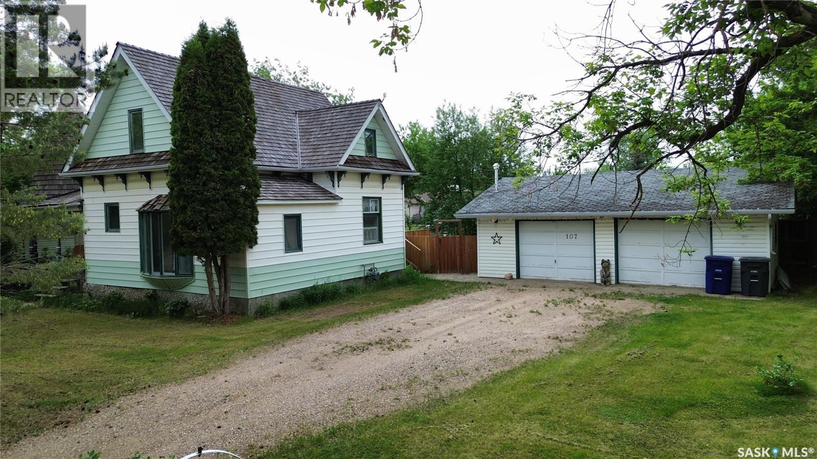 107 3rd Avenue E Property Photo 32