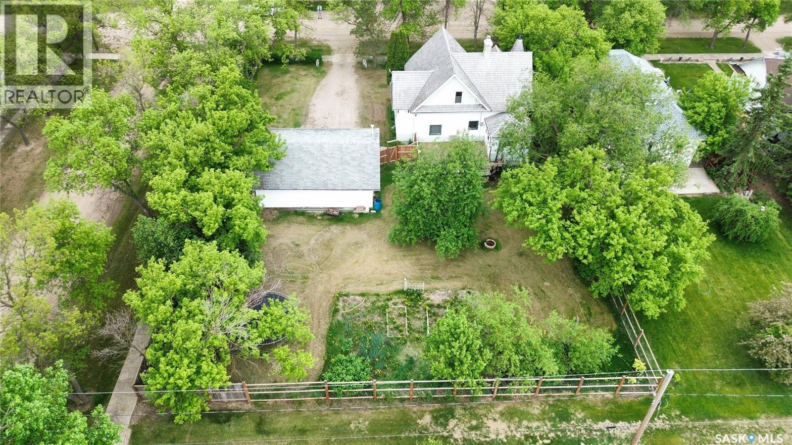 107 3rd Avenue E Property Photo 33