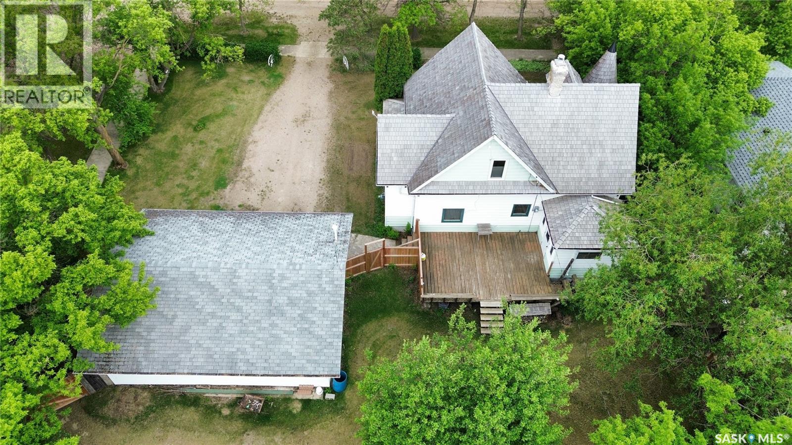 107 3rd Avenue E Property Photo 34