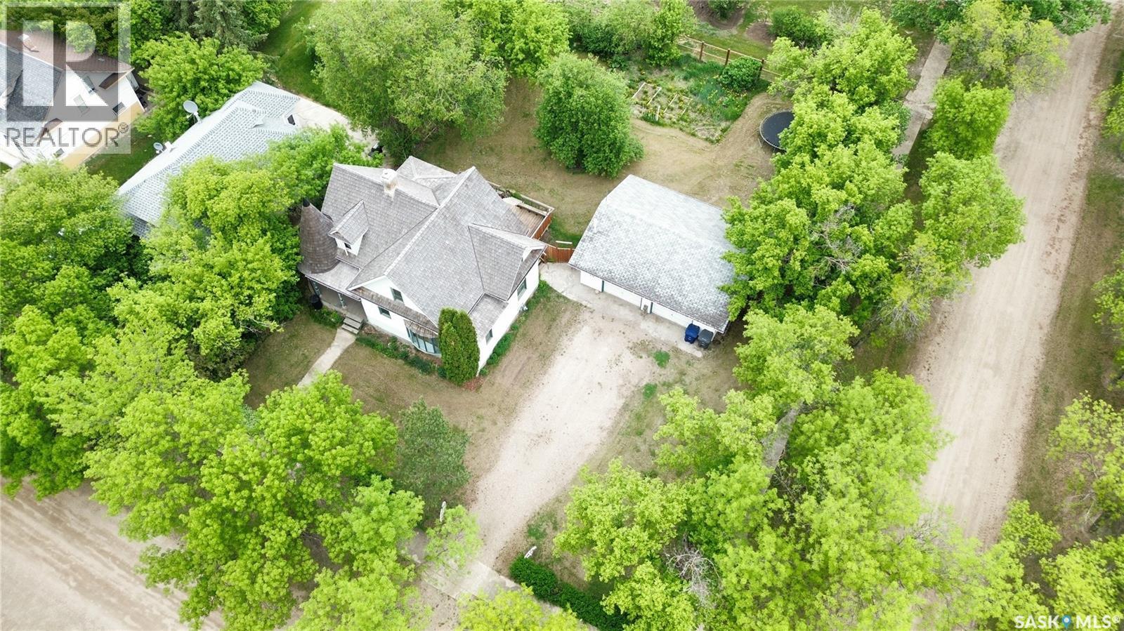 107 3rd Avenue E Property Photo 35