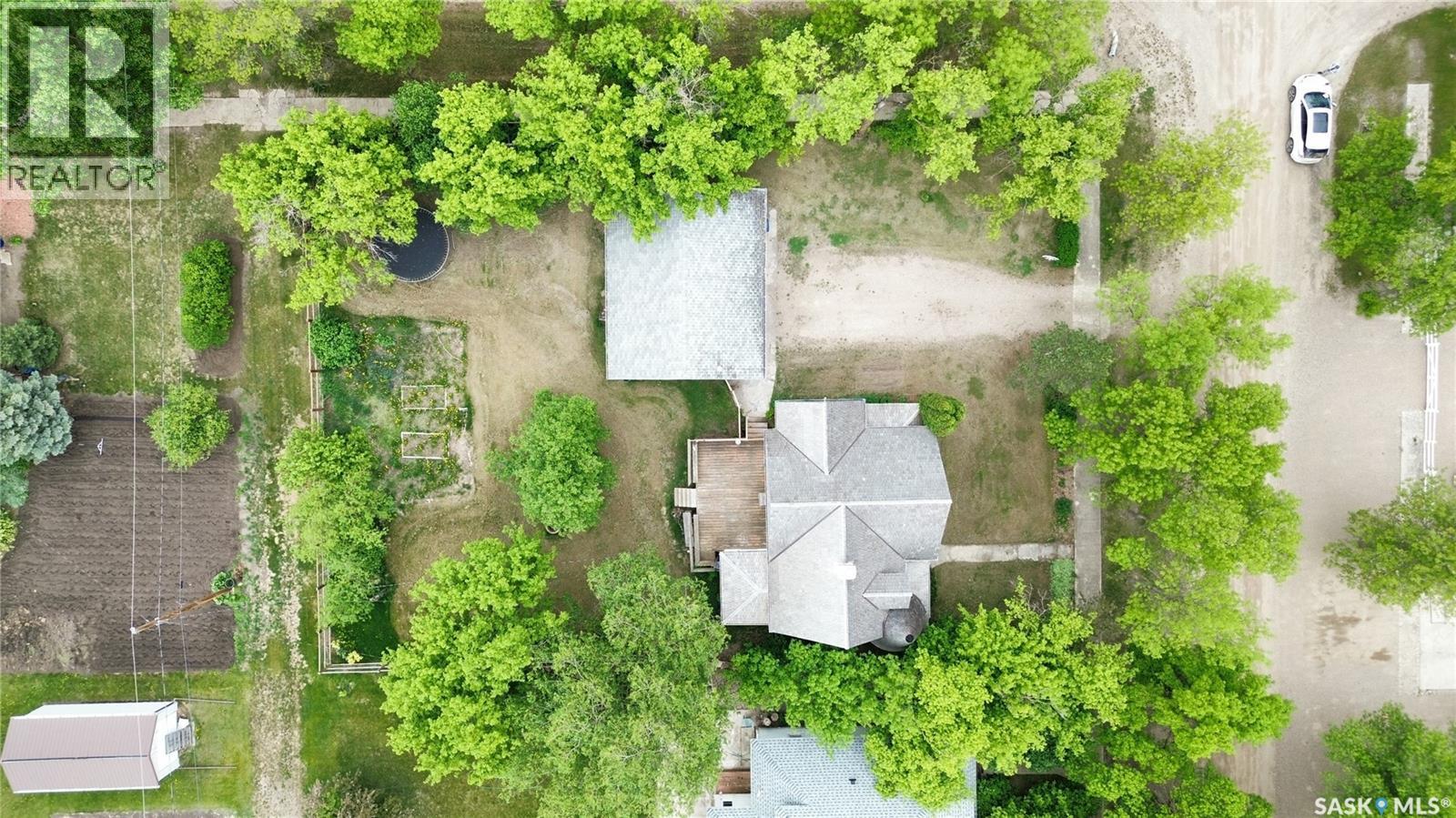 107 3rd Avenue E Property Photo 36