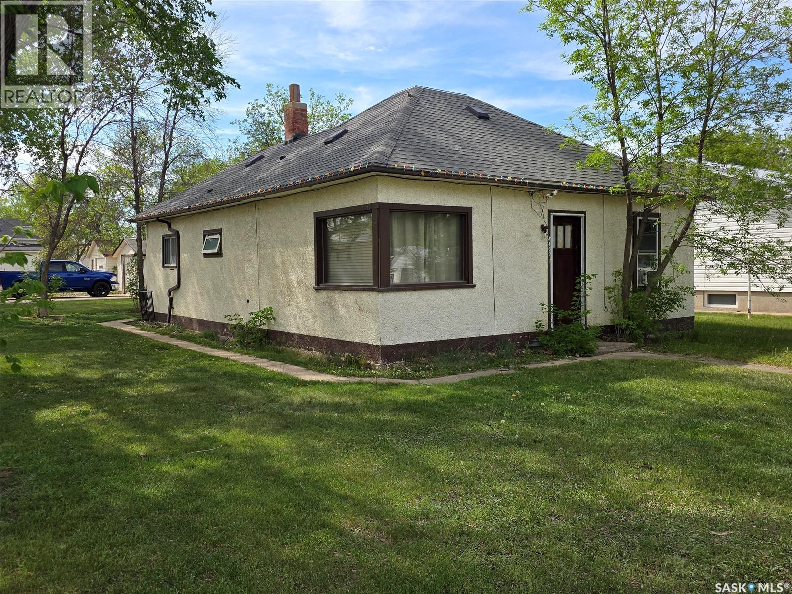 5460 Kings Avenue Property Photo 1
