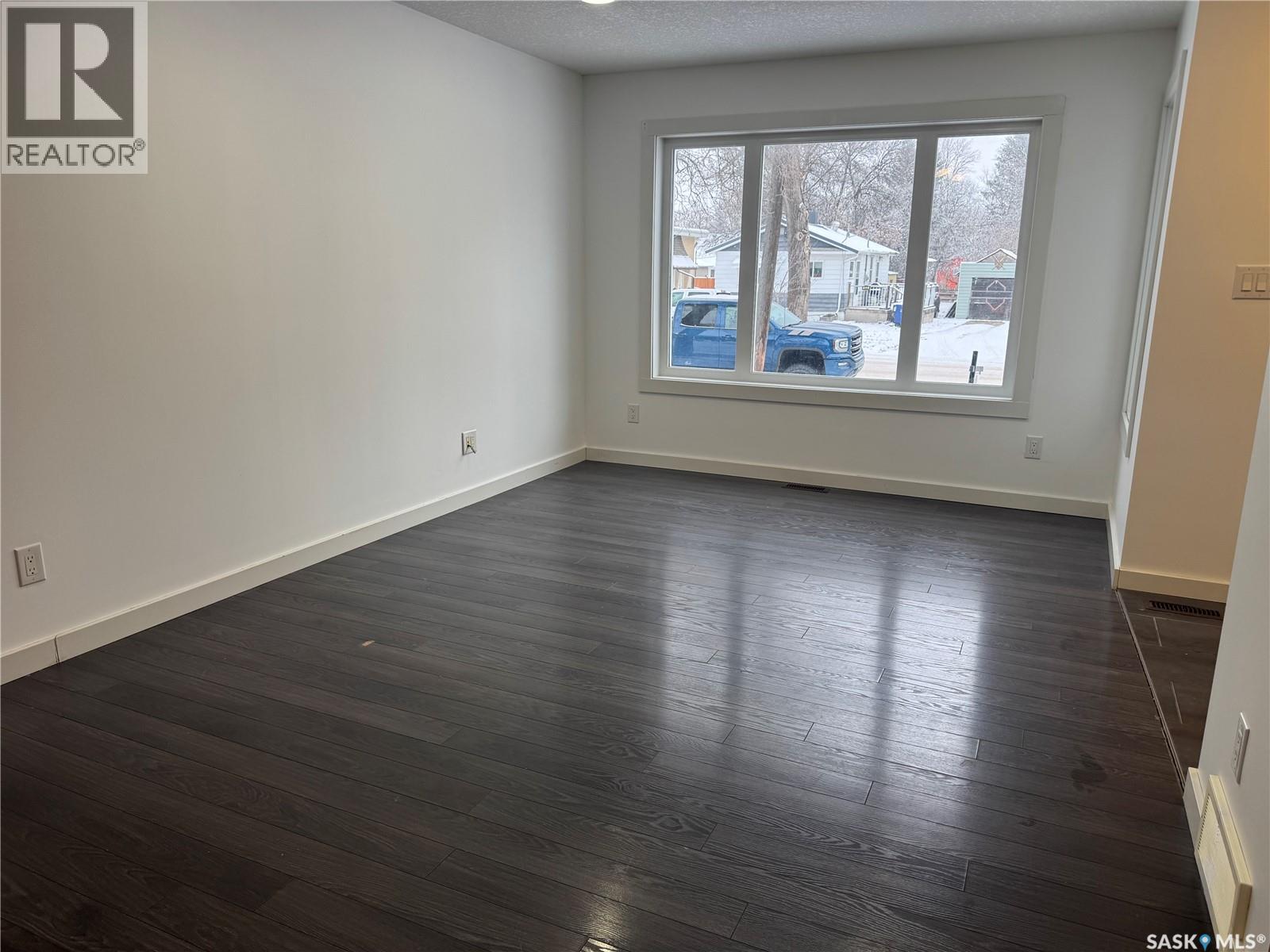 527 Alexandra Street Property Photo 5