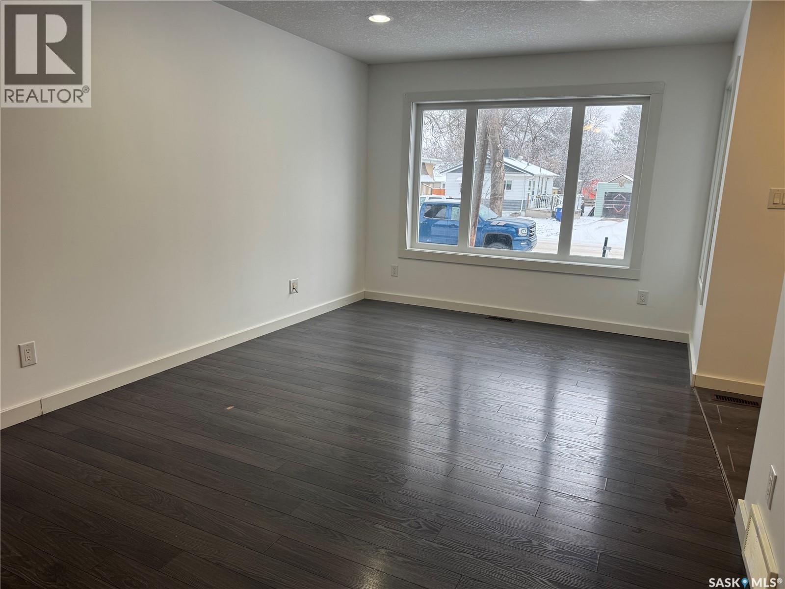 527 Alexandra Street Property Photo 6