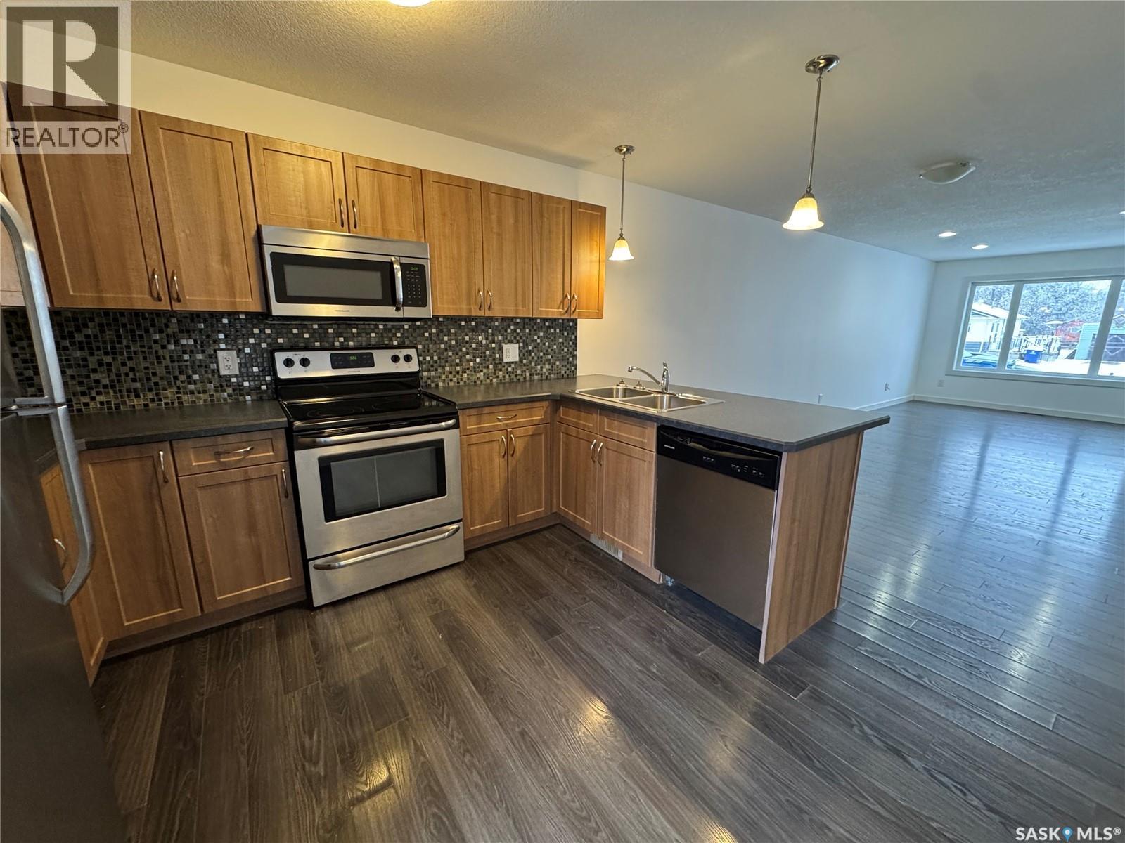 527 Alexandra Street Property Photo 8