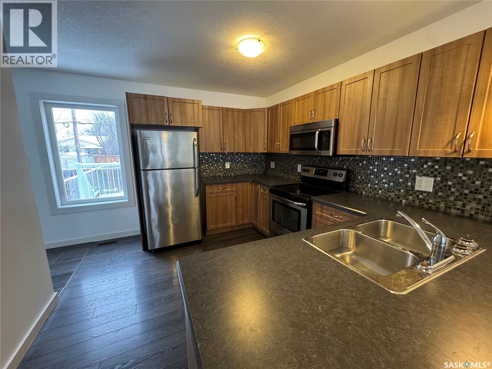 527 Alexandra Street Property Photo 9