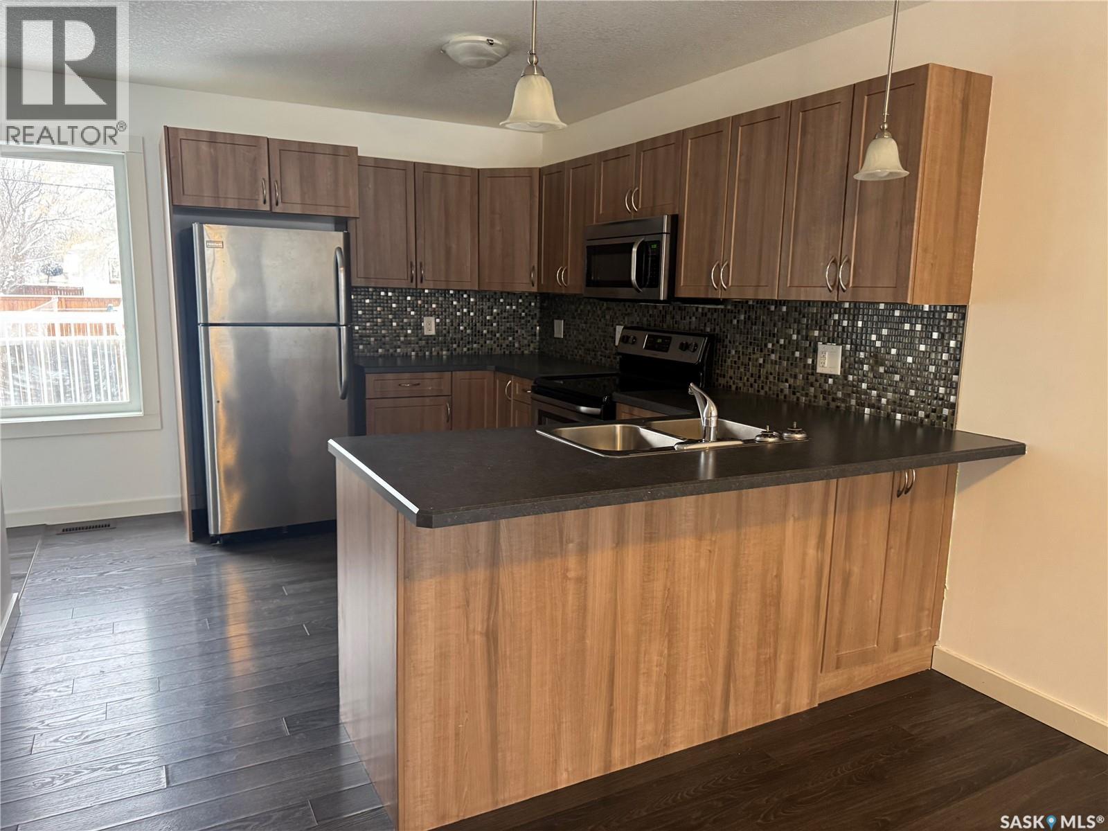 527 Alexandra Street Property Photo 10
