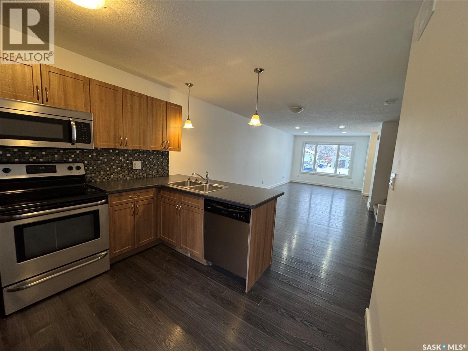 527 Alexandra Street Property Photo 12