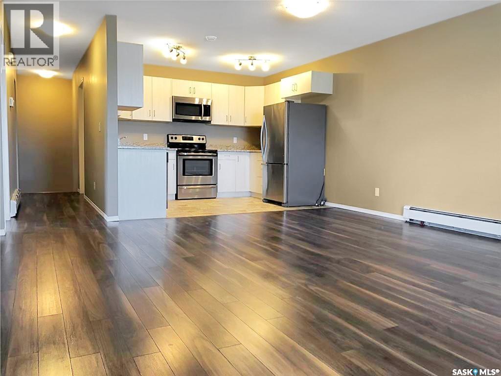3 & 4 825 Gladstone Street E Property Photo 4