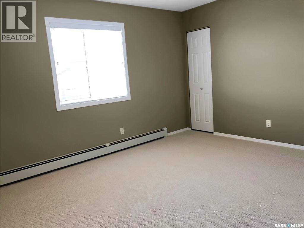 3 & 4 825 Gladstone Street E Property Photo 6