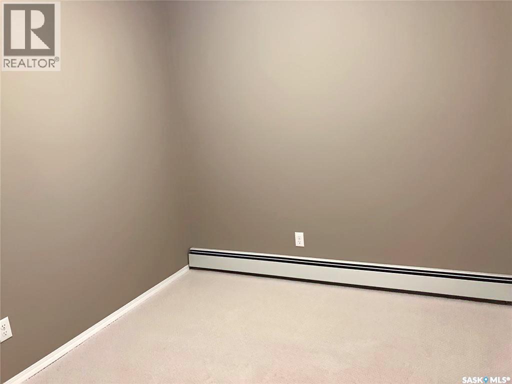 3 & 4 825 Gladstone Street E Property Photo 8