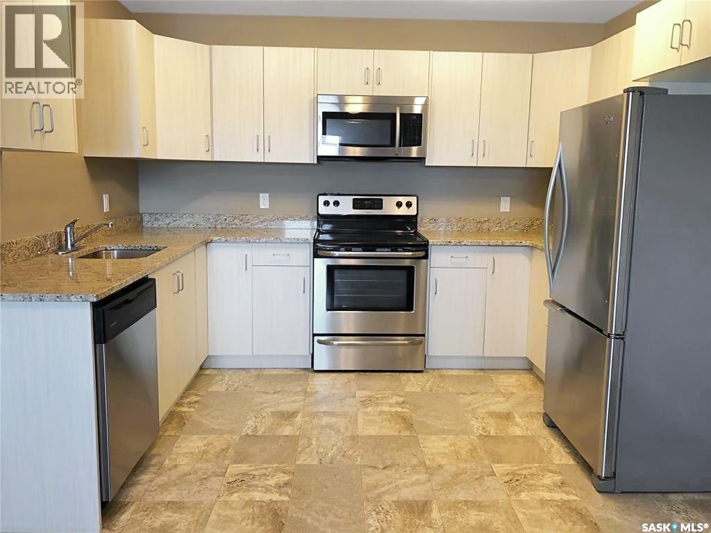 3 & 4 825 Gladstone Street E Property Photo 11