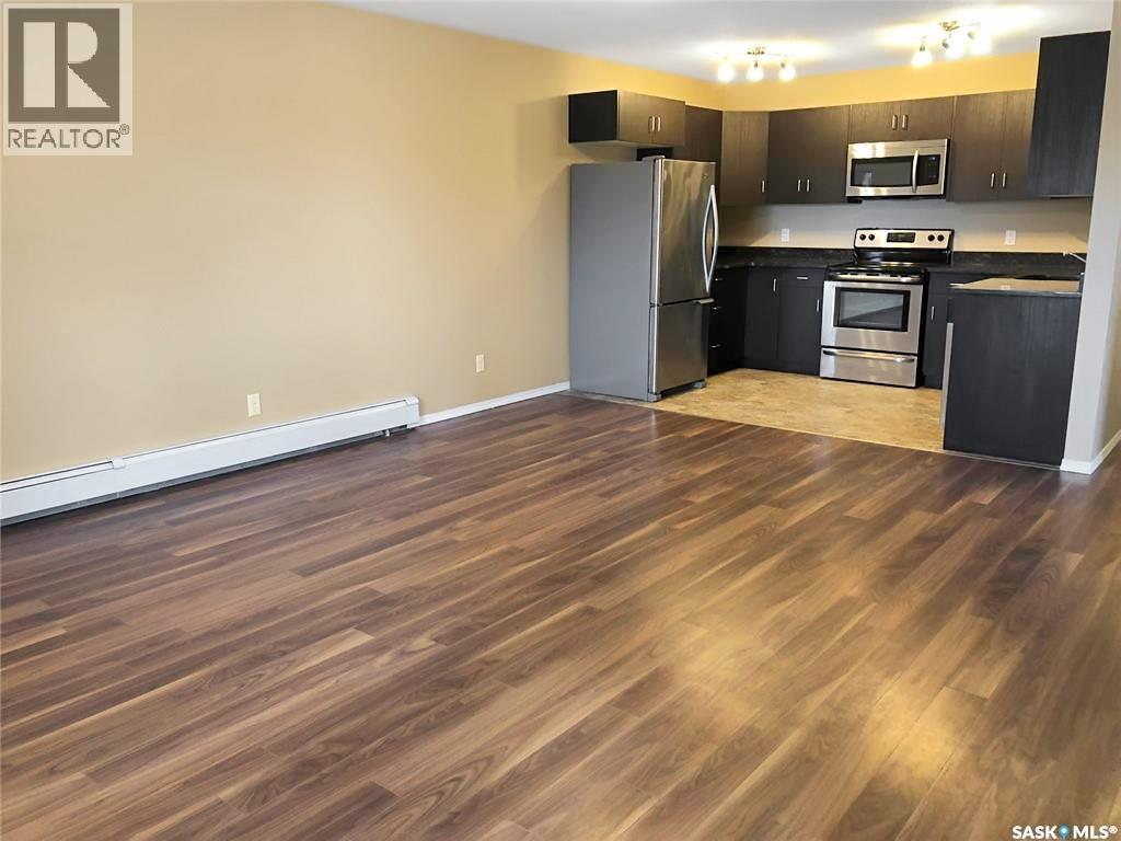 3 & 4 825 Gladstone Street E Property Photo 13
