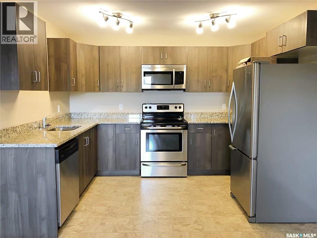 3 & 4 825 Gladstone Street E Property Photo 14