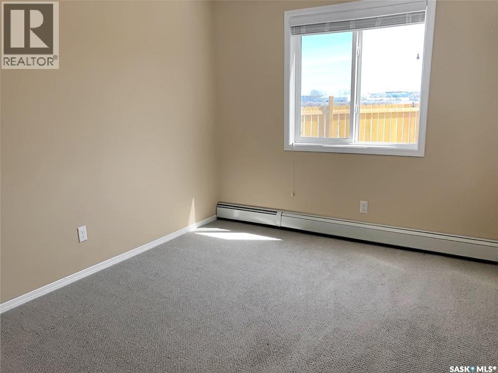 3 & 4 825 Gladstone Street E Property Photo 15