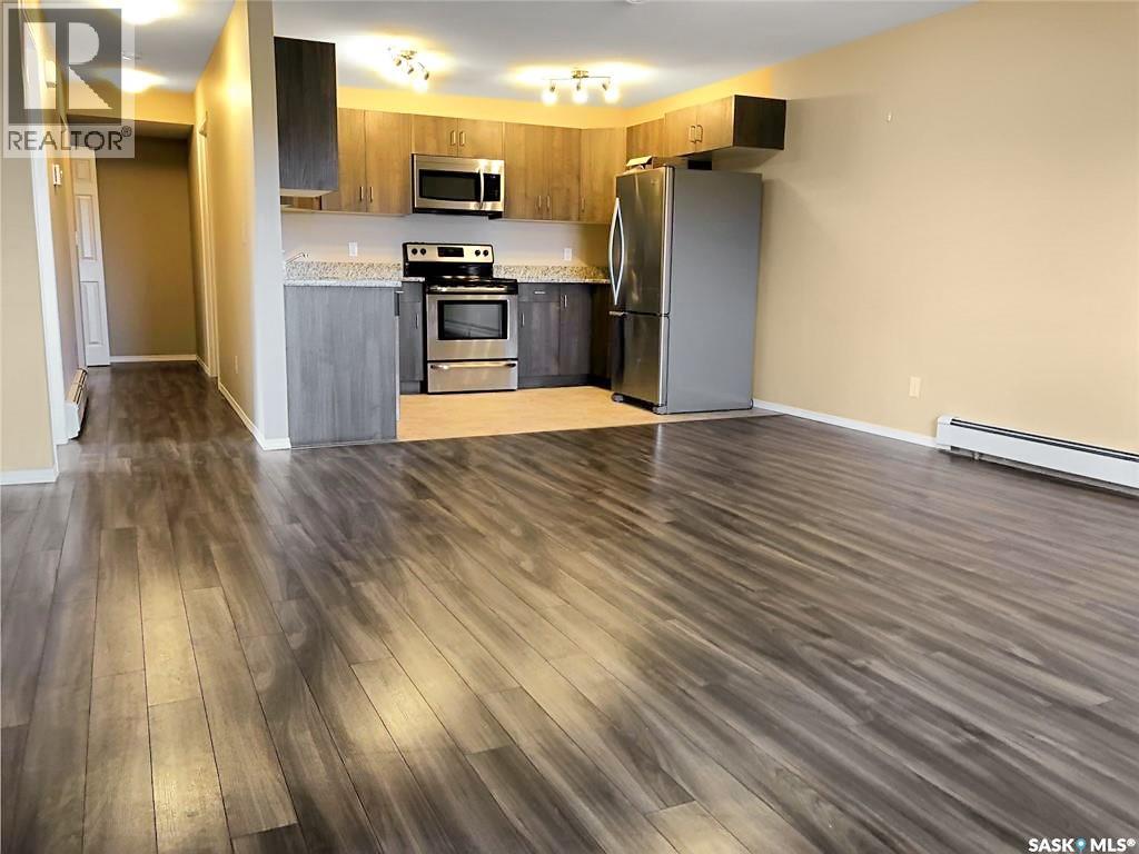 3 & 4 825 Gladstone Street E Property Photo 18