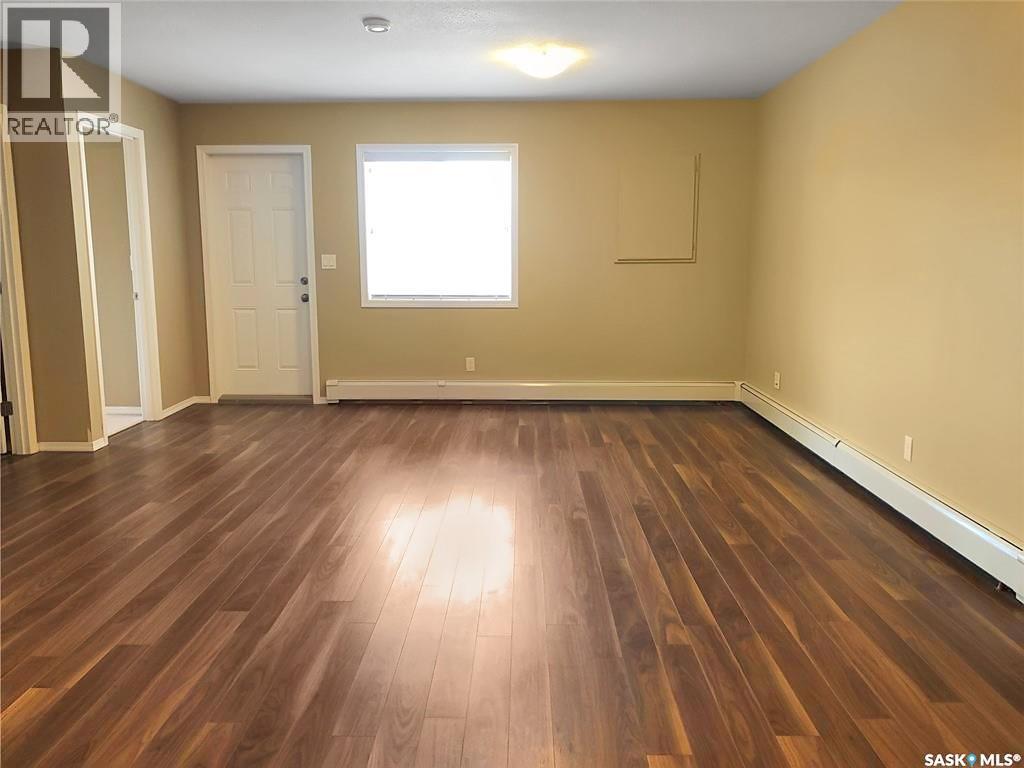3 & 4 825 Gladstone Street E Property Photo 22