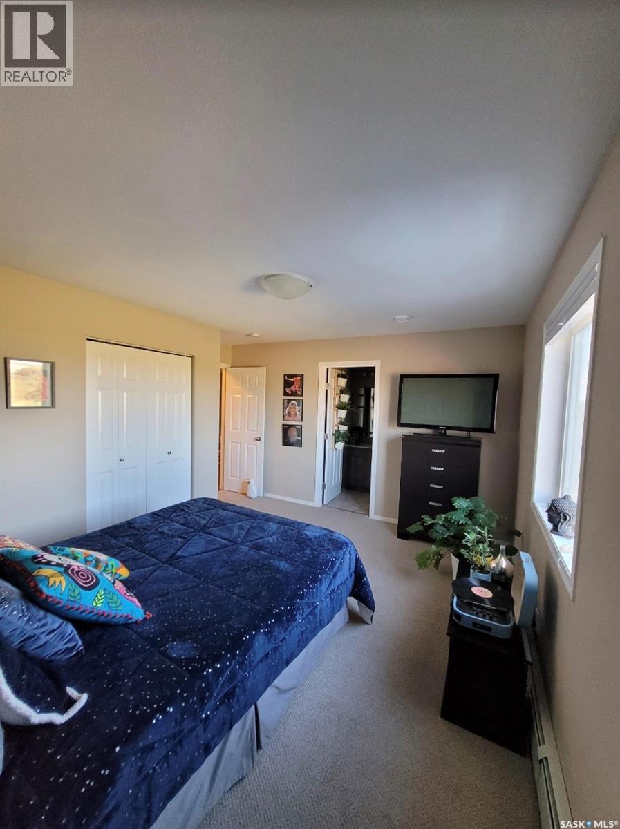 3 & 4 825 Gladstone Street E Property Photo 31